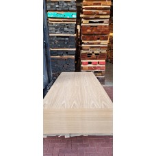 43. MDF 19 mm Eiken dosse, book-match 2- zijdig 43. MDF 19 mm Eiken dosse, book-match 2- zijdig