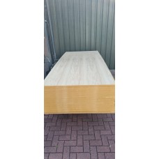 77. MDF 19 mm Eiken dosse / kwartiers bookmatch 2-zijdig 77. MDF 19 mm Eiken dosse / kwartiers bookmatch 2-zijdig
